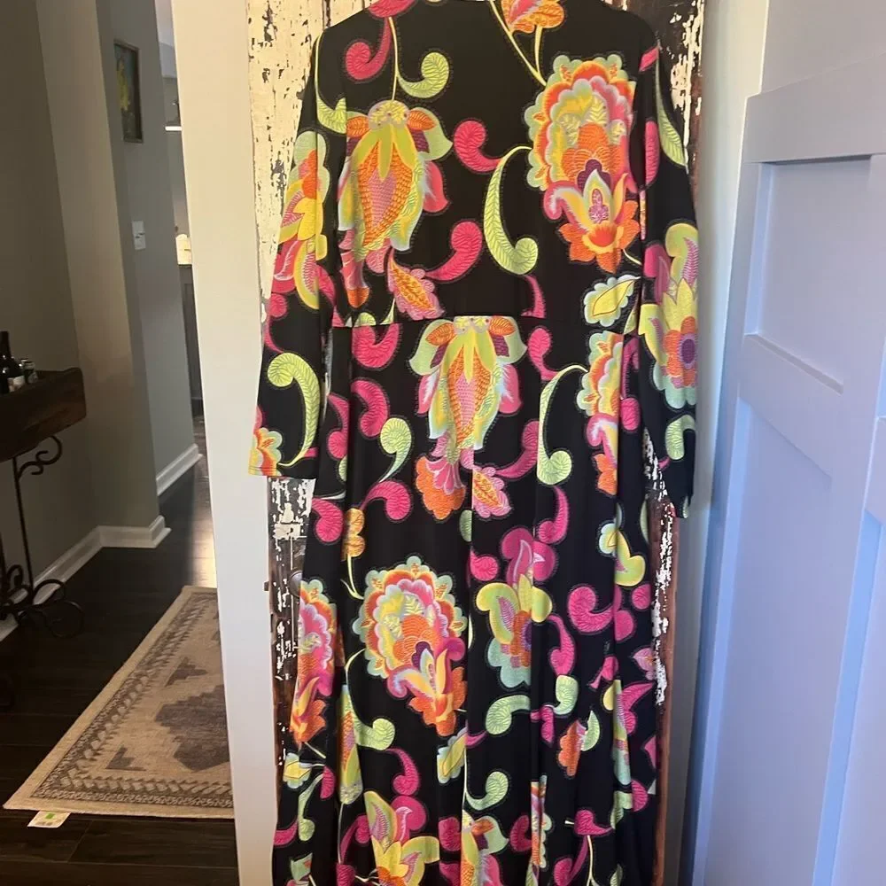 Trina Turk Dresses wrap floral resort wear Black Maxi Dress. Women’s size 14